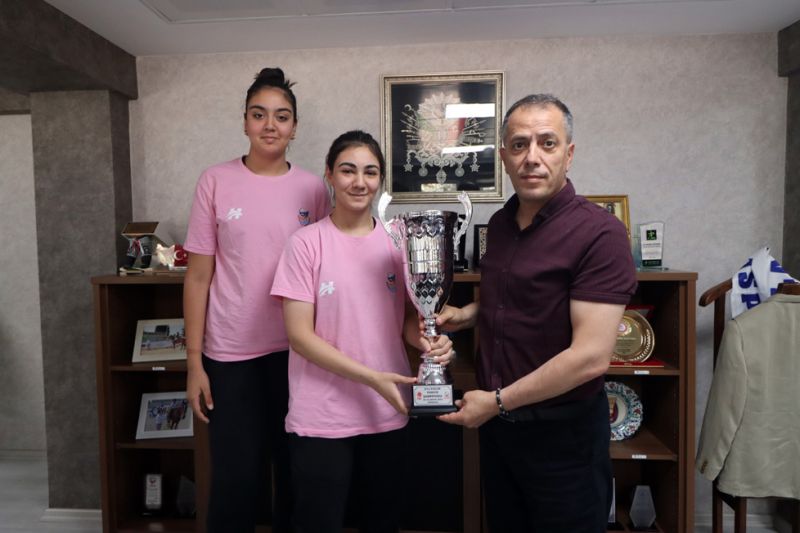 Şampiyon U16 Büyükşehir Basketbol3.jpg